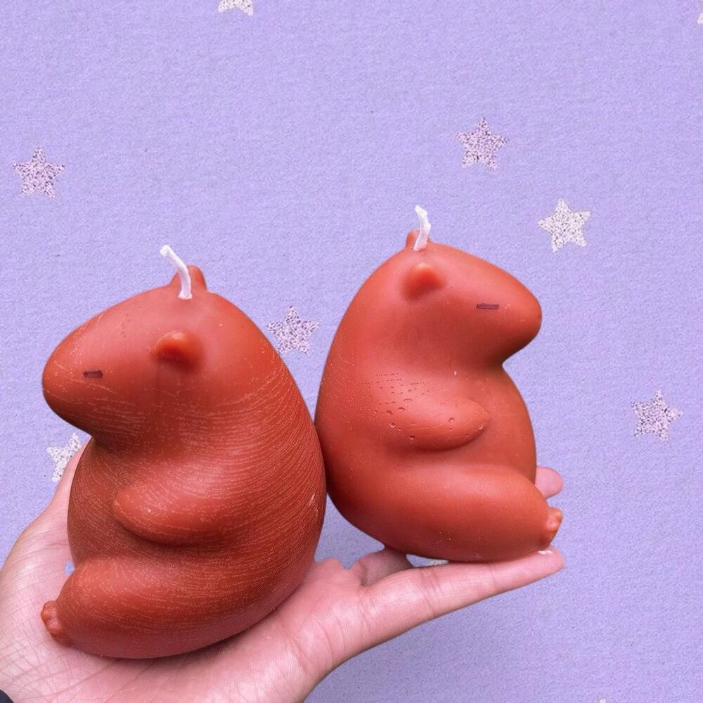 Capybara Candle - Picture 6 of 8